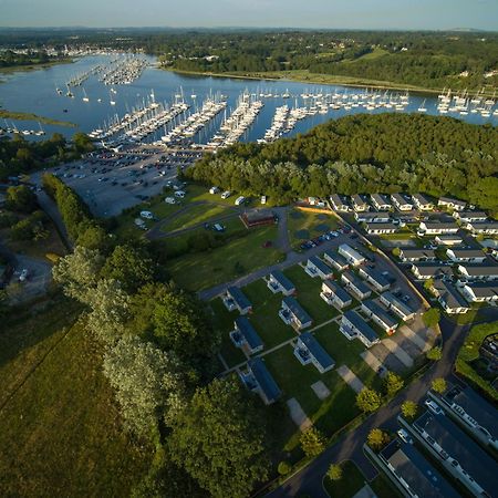 Mercury Yacht Harbour And Holiday Park Bursledon Exterior photo
