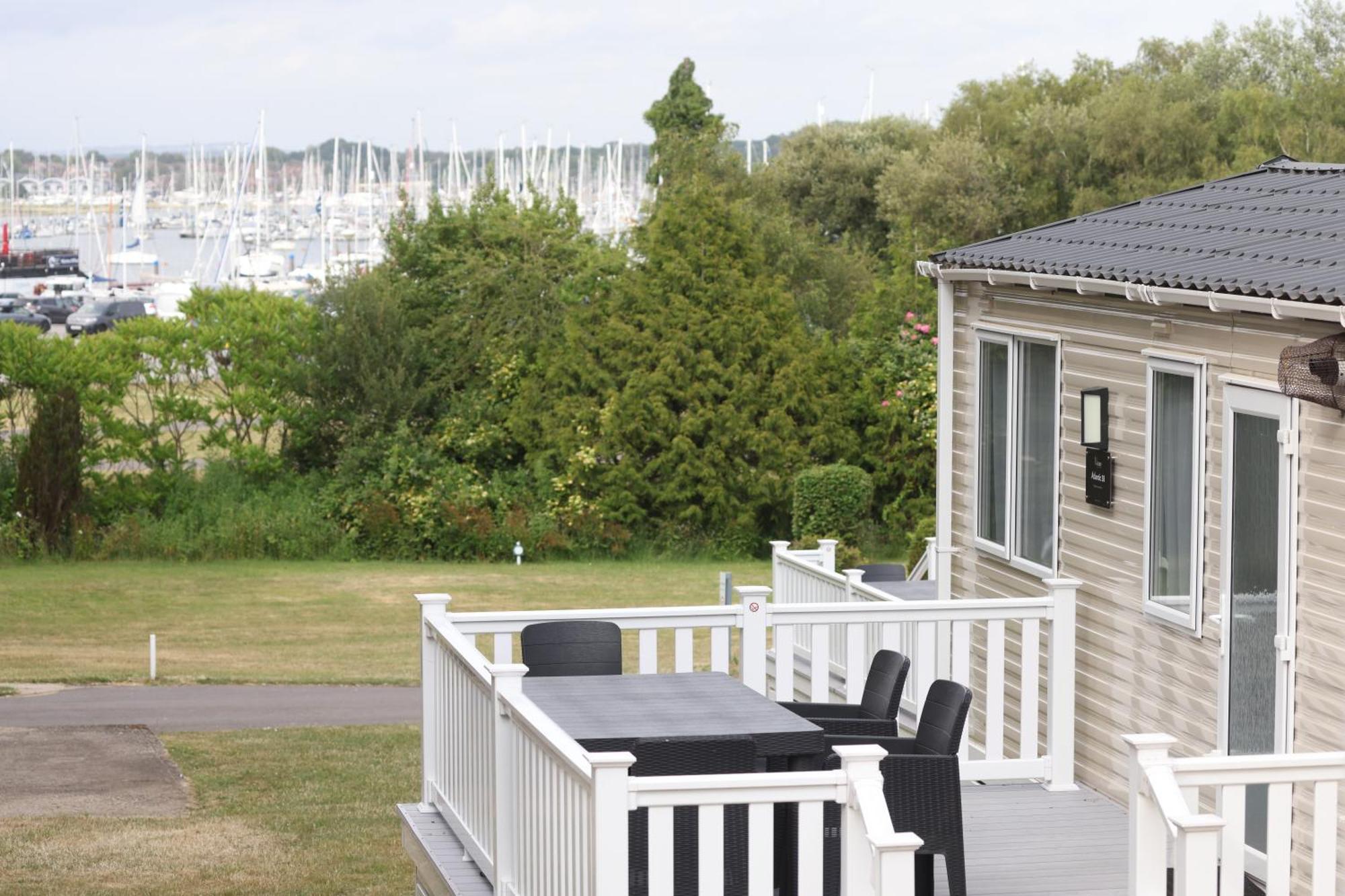Mercury Yacht Harbour And Holiday Park Bursledon Exterior photo