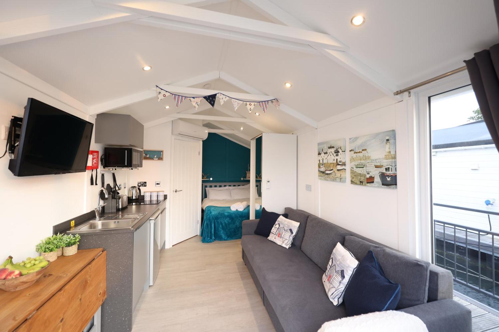 Mercury Yacht Harbour And Holiday Park Bursledon Exterior photo