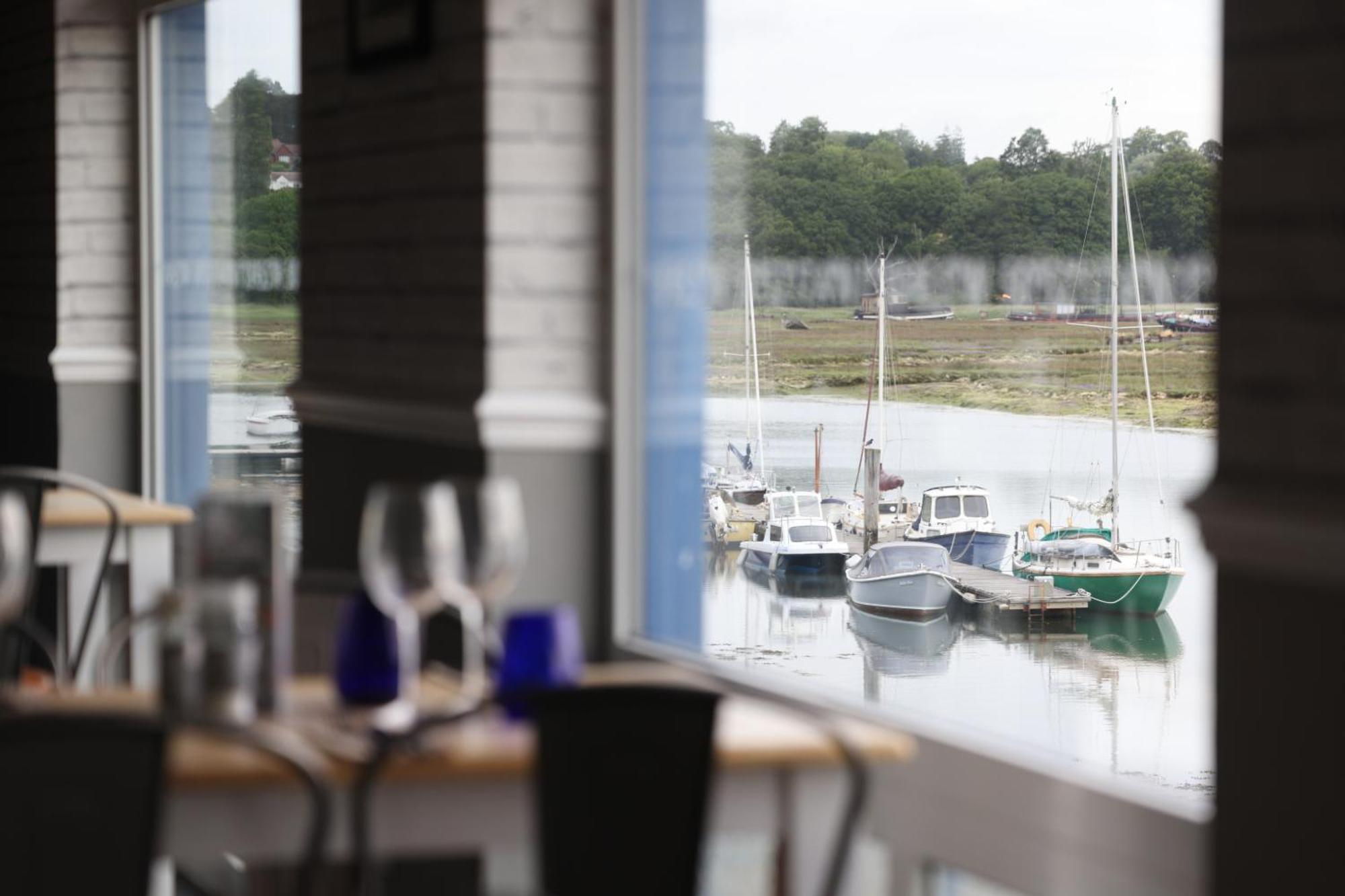 Mercury Yacht Harbour And Holiday Park Bursledon Exterior photo