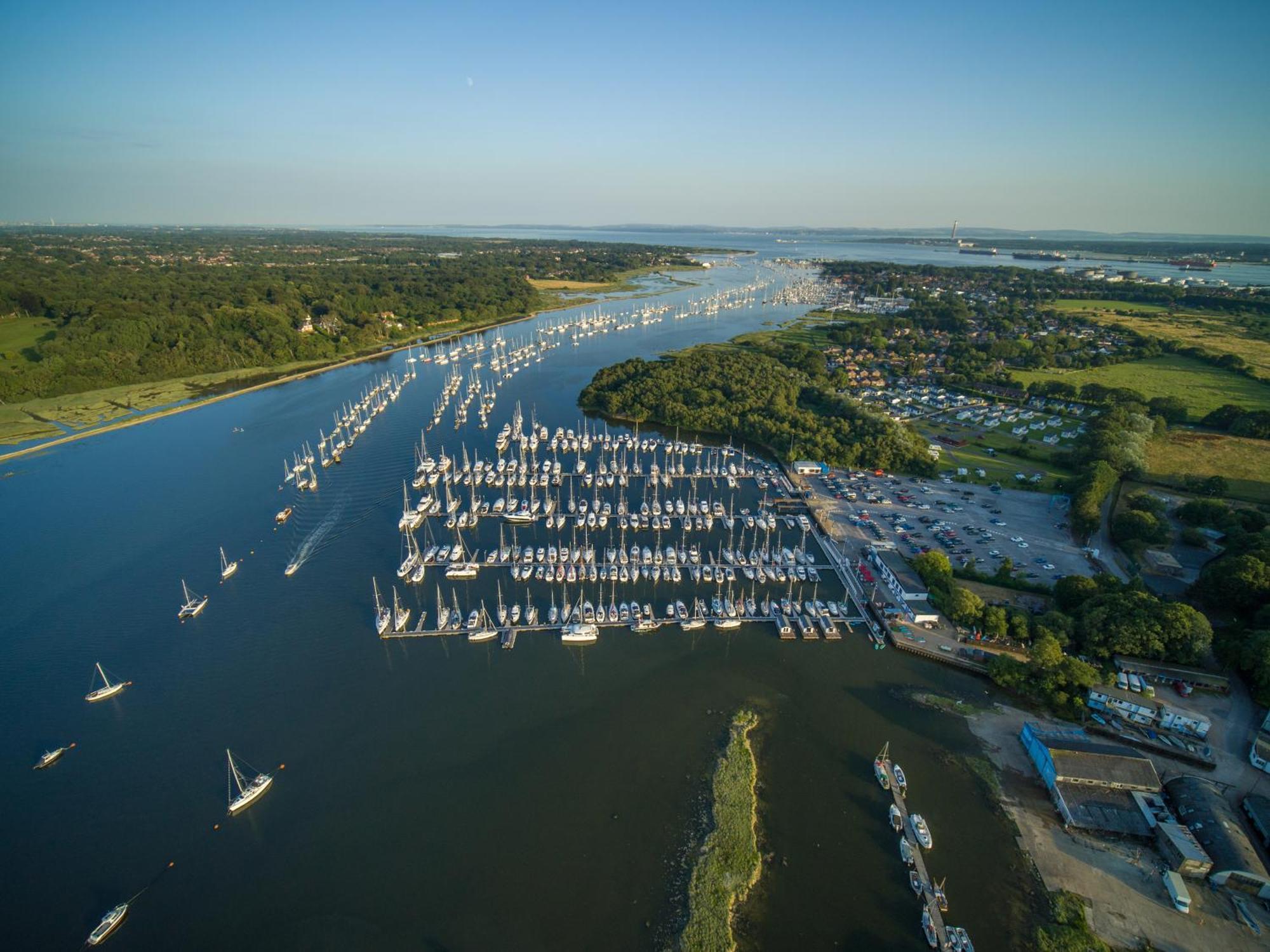 Mercury Yacht Harbour And Holiday Park Bursledon Exterior photo