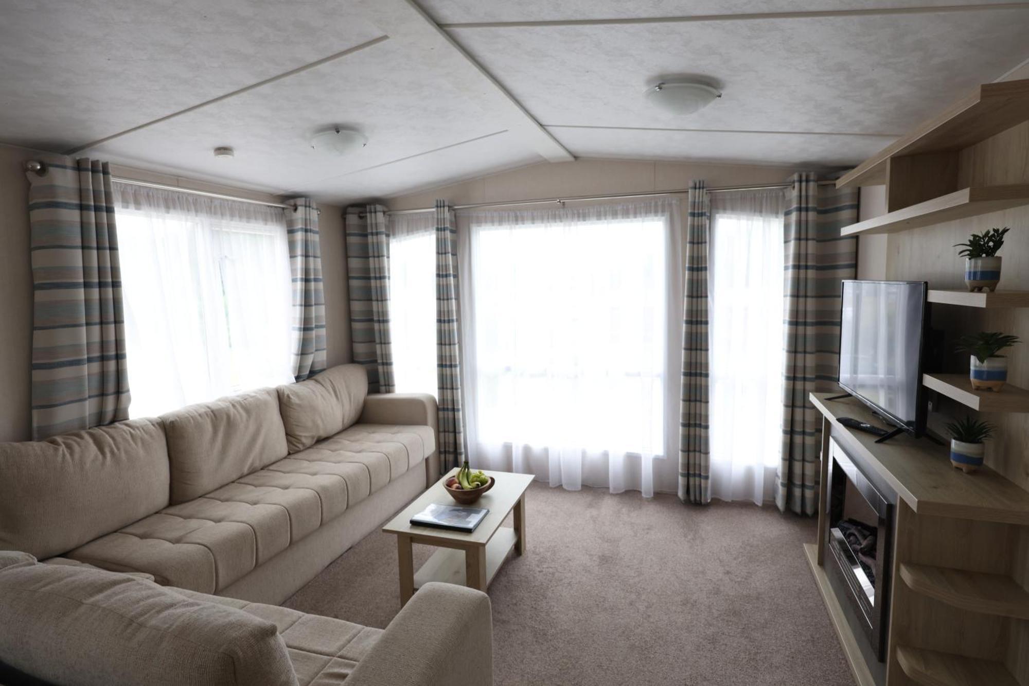 Mercury Yacht Harbour And Holiday Park Bursledon Exterior photo
