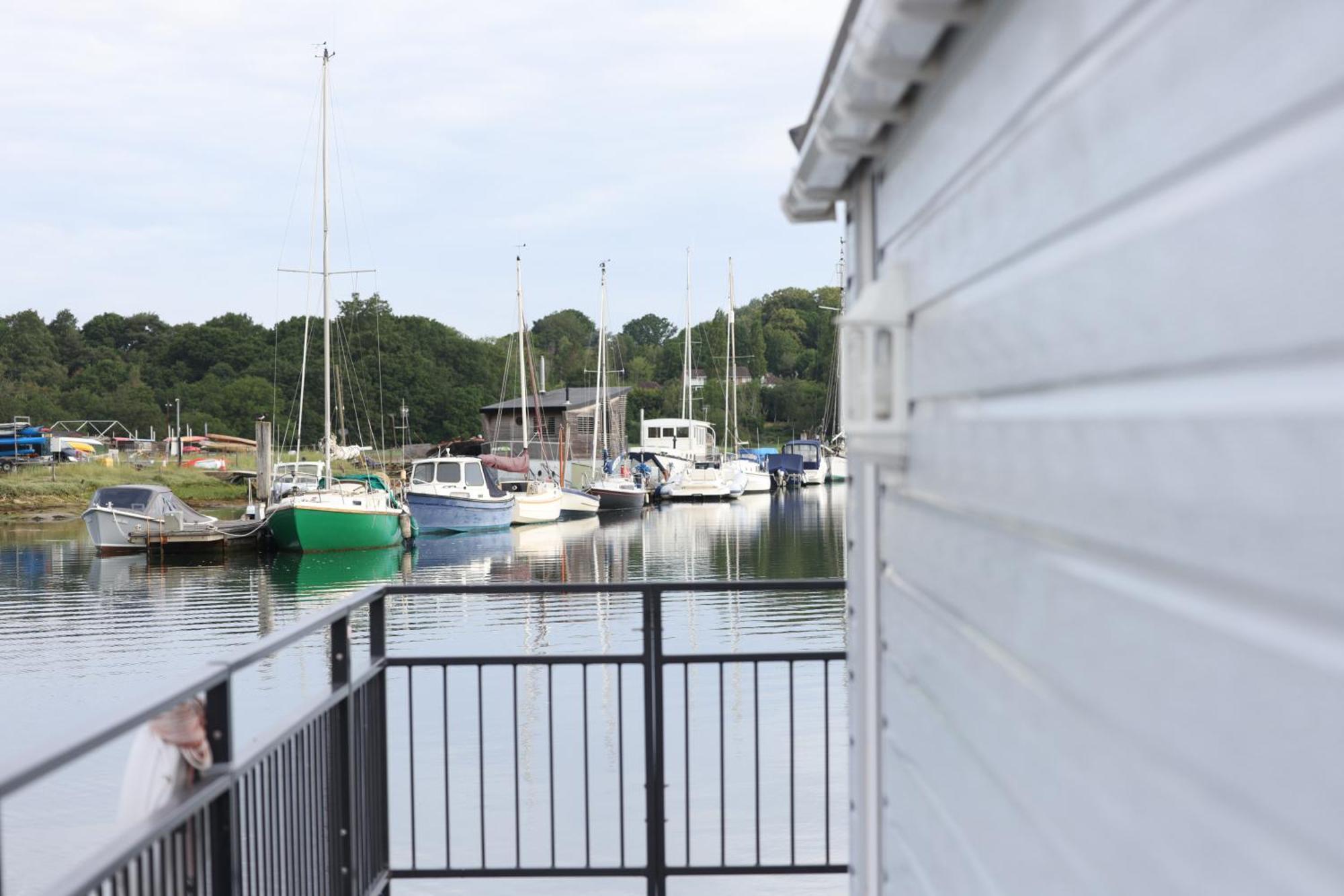 Mercury Yacht Harbour And Holiday Park Bursledon Exterior photo