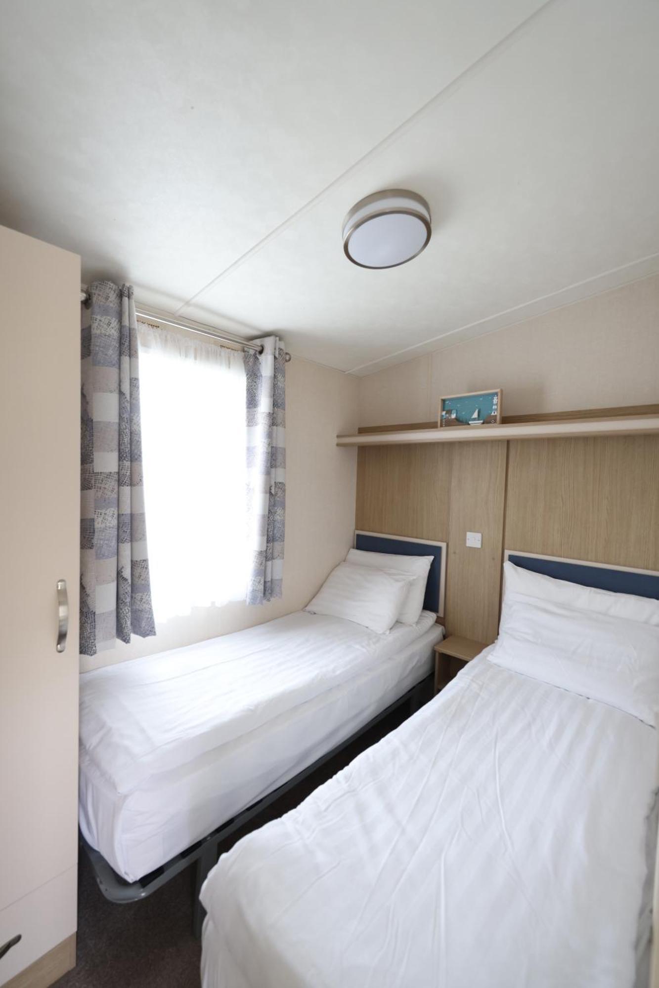 Mercury Yacht Harbour And Holiday Park Bursledon Exterior photo
