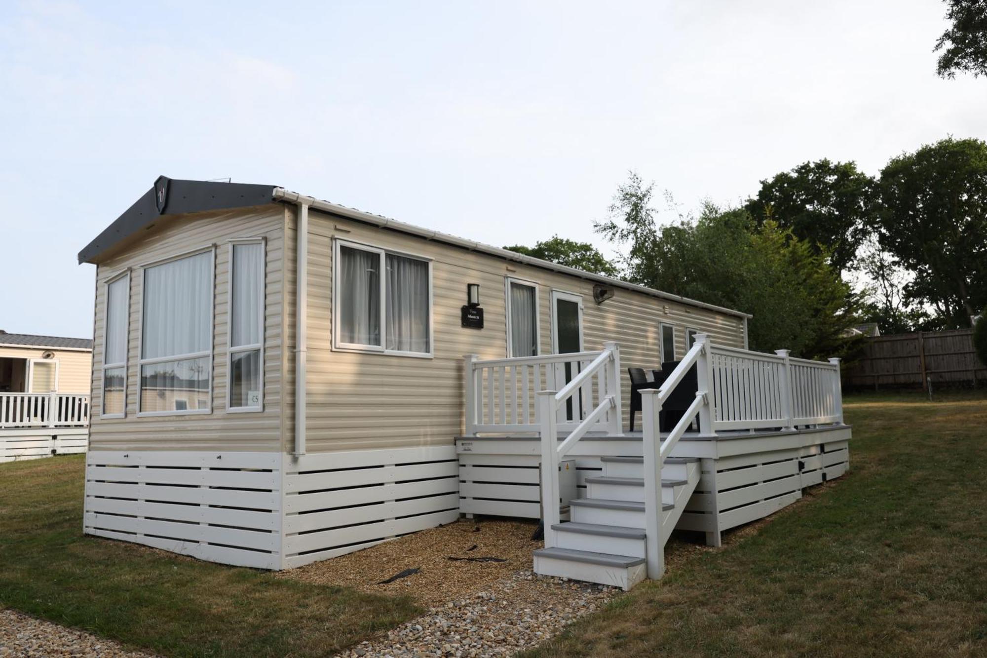 Mercury Yacht Harbour And Holiday Park Bursledon Exterior photo