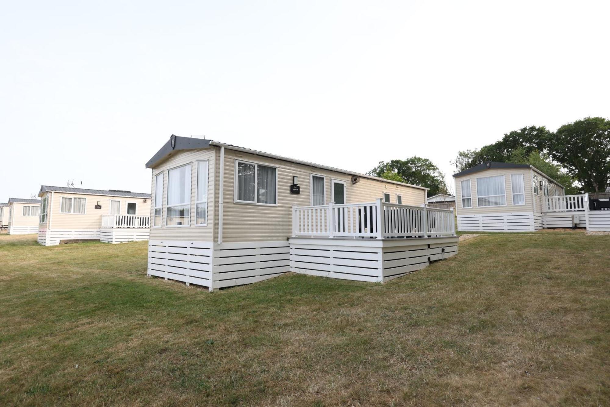 Mercury Yacht Harbour And Holiday Park Bursledon Exterior photo
